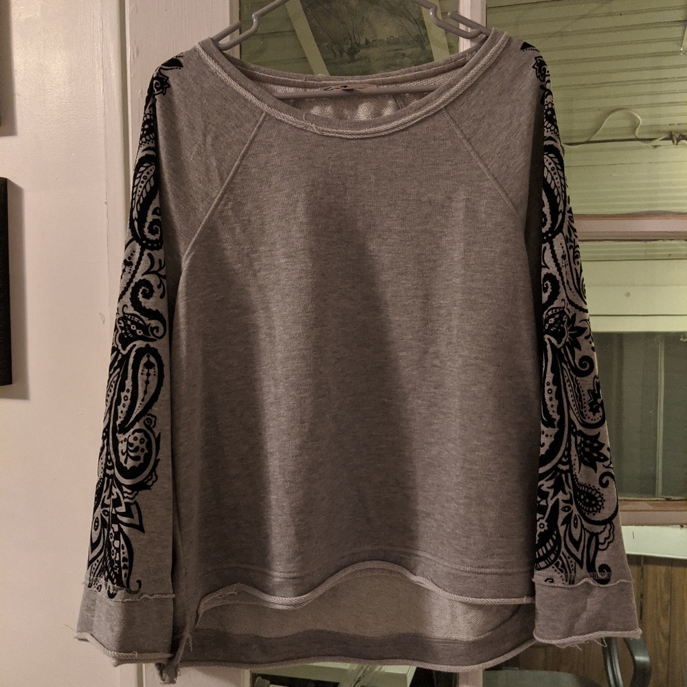 Flower sleeve sweater